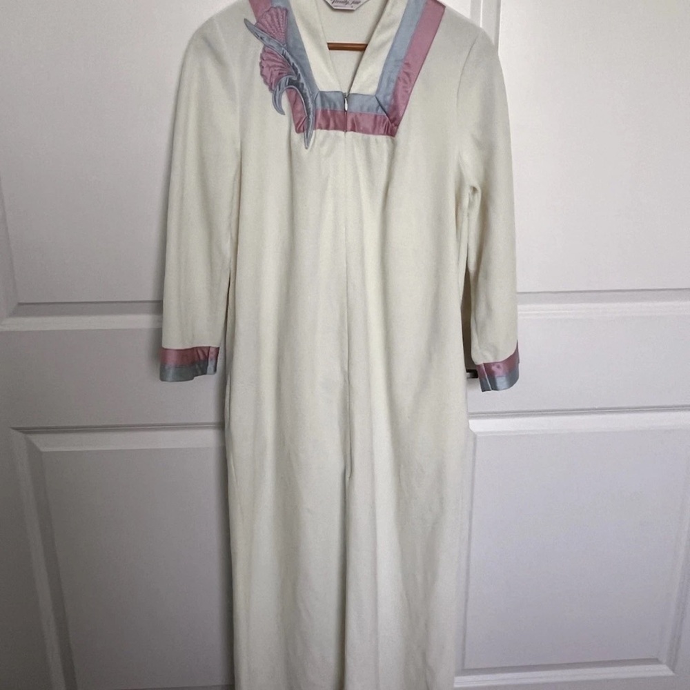 Vintage Vanity Fair Womens Ivory House Robe Gown Velour MOD Size Small Regular